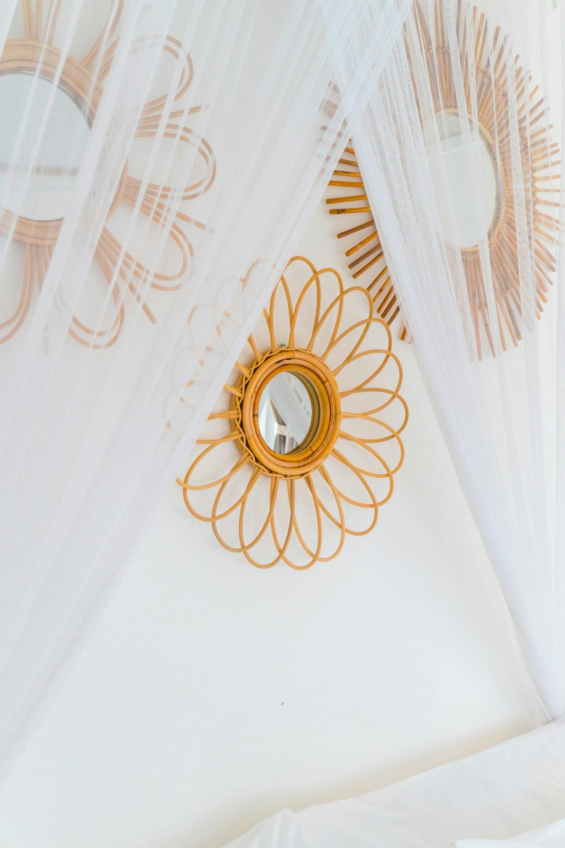 A Visual Guide to Choosing Abstract Oil Paintings for Hotel Decoration - Oil Painting Haven