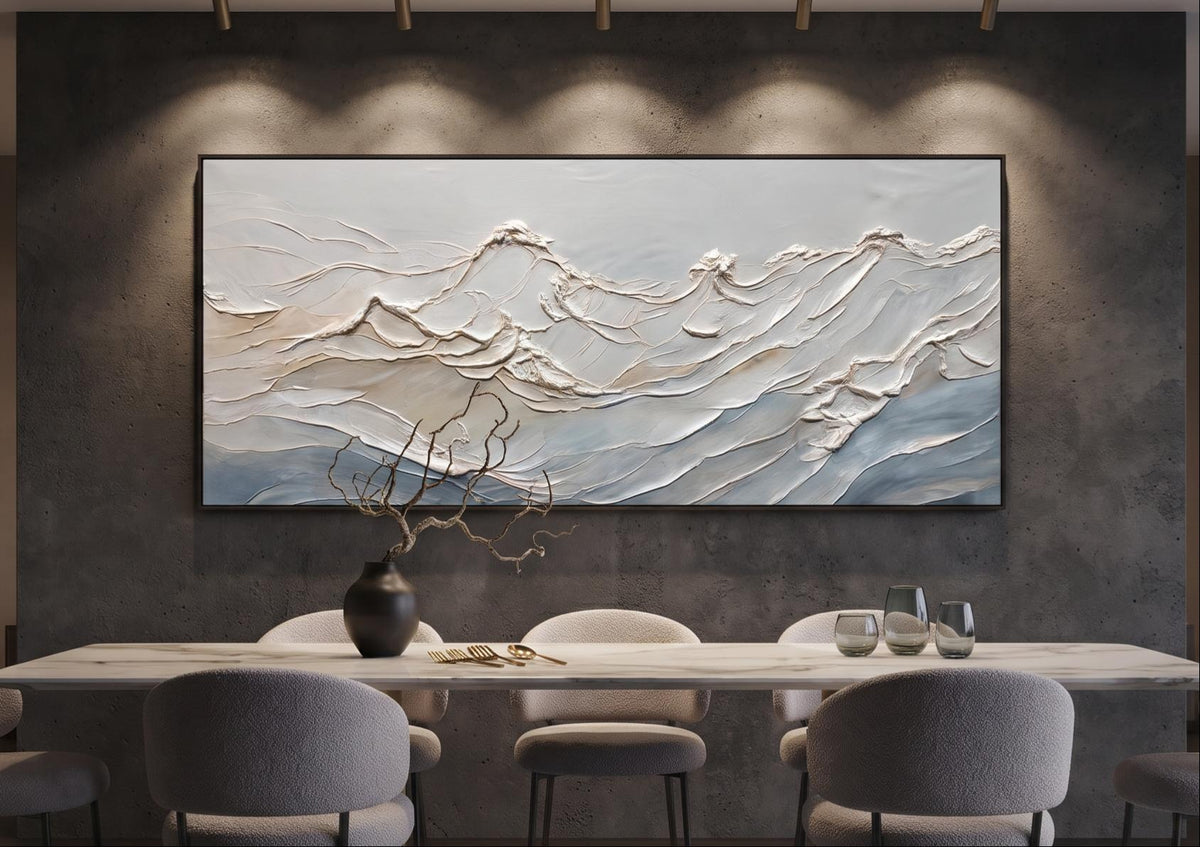 Peinture à l’huile abstraite – Sommets blancs dans une composition en relief