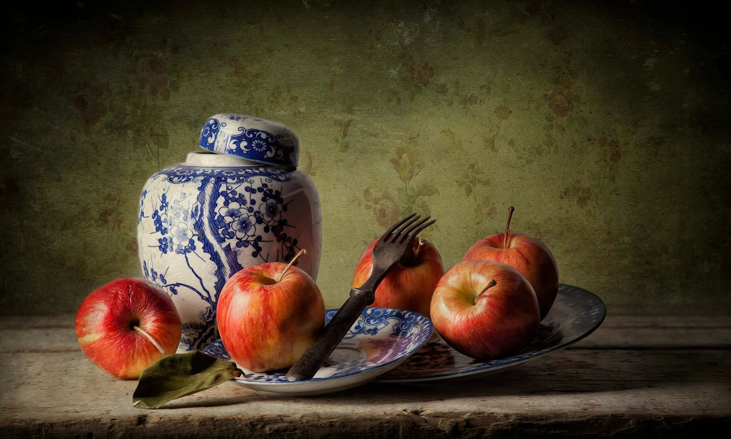 Still Life Oil Painting - Fresh Apples with Chinese Porcelain Wall Art - Oil Painting Haven